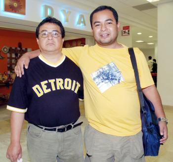 11072006 
Felipe Téllez viajó a la Ciudad de México, lo despidió Alberto Téllez.