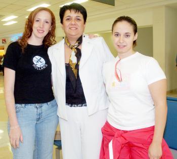 13072006 
Brenda Burgos, Mary Guerrero e Hilda Sarmiento viajaron a Acapulco.