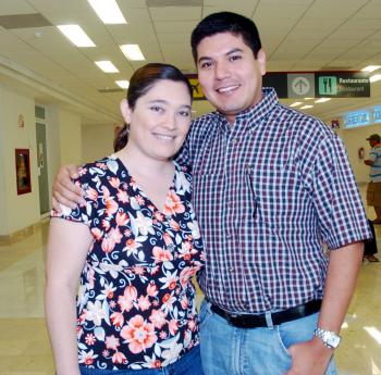 13072006 
Rosalinda Jiménez de Castro y Luis Castro viajaron a Hermosillo.