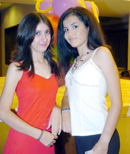 12072006 
Bárbara Guerrero y Denise Enríquez.