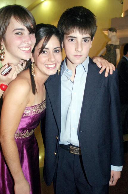 13072006 
Pilar González, Paulina y Diego Jiménez.