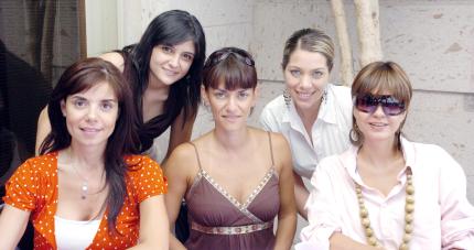 13072006 
Sonia Manzur, Belinda de Sánchez,Maríe Elena de Ramos, Carine de Serhan y Nury Ortiz.
