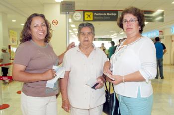 15072006 
 Añeida Acosta , Armida Arreola y Estela Acosta viajaron a Los Ángeles