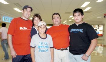 15072006 
 David Martínez, David Jr, Cristian y Paty Martínez y Alex Lópex viajaron a Chicago