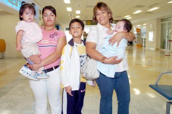 15072006 
 La familia Gurrola García viajó con destino a Pachuca