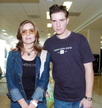16072006 
Juan Samaniego y Martha de Samaniego viajaron a la Ciudad de México.