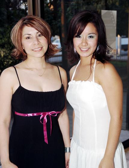 16072006 
Verónica de Martínez y Anamar Soto