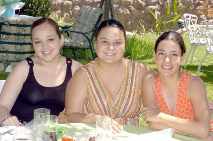 16072006 
Ana Isabel Garza, Claudia Villalobos y Marcela Armendàriz.