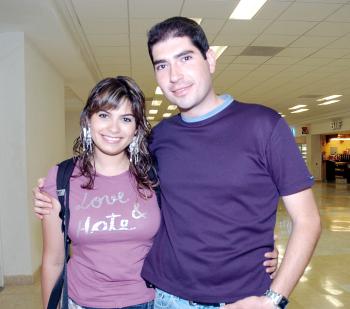 18072006 
Laura Abraham y Óscar Navarrete viajaron a Chiapas.