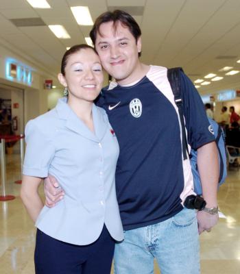 19072006 
Israel Macías y Yazmara Vargas viajaron a la Ciudad de México.