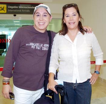 19072006 
Manuel Saucedo y Martha Parada viajaron ala Ciudad de México.