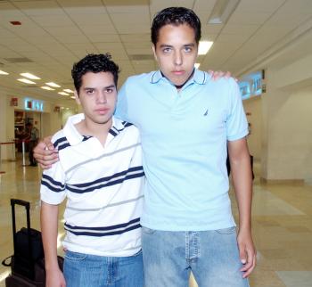 21072006 
Luis Orozco y Jesús Orozco viajaron a Puerto Vallarta.
