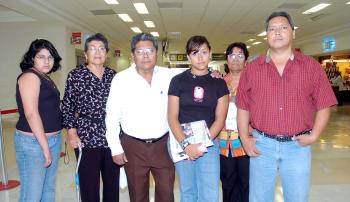22072006 
Carmen, Jesús y Lucía Ferman viajaron a Francia, los despidieron Jesús, Concepción y Astrid.