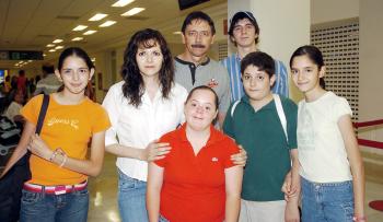 22072006 
Mario Gutiérrez, Mario Gutiérrez Jr., Rosy Navarro, Giovana Gutiérrez, Brenda Gutiérrez, Ana Karla Papadópulos y Luis Fernando Guitérrez.