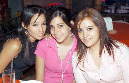 23072006 
Ana Cecy Saldívar, Elizabeth Echegaray e Isabel Vega.
