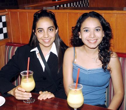 23072006 
Clara Olivas y Blanca Palles.