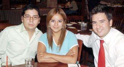 23072006 
Víctor Rangel, Wendy Alvarado y Alfredo Hernández.