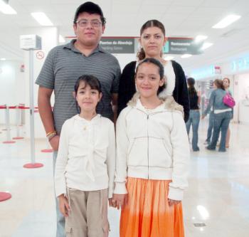 28072006 
Alejandro Rivero. Tiaré Parra, Darinka y Paulina Varela viajaron al DF.