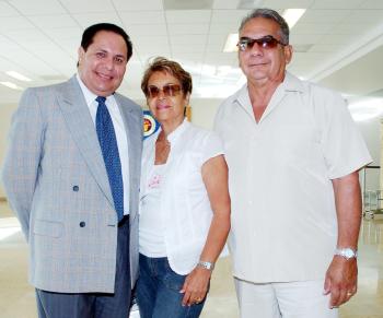 28072006 
Armando y Velia Vargas viajaron a Los Cabos, los despidió Jesús Ríos.