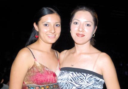 28072006 
Perla Riquejo y Alejandra Riquejo