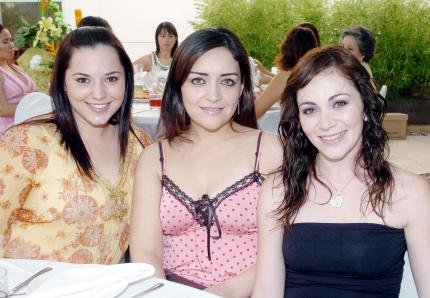 28072006 
Toni Russek, Claudia Leal y Betty Flores.