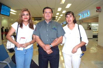 27072006
Gloria Juárez y Martha Rodríguez viajaron a Toluca, las despidió Abel Juárez
