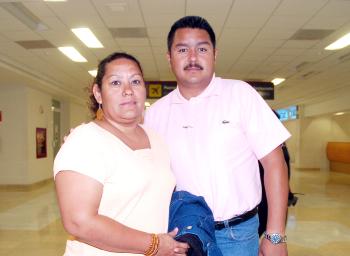 290706 

Procedentes de México llegaron a La Laguna Jorge Varela y Lucía Mejía