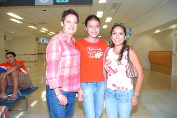 31072006
Emilia Yáñez, Estefanía Rosas y Angelina Parrales viajaron a México..jpg