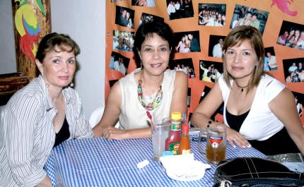 31072006
Rosantina Echávarri, Mayela Ramírez y Norma Castrejón, captadas recientemente.