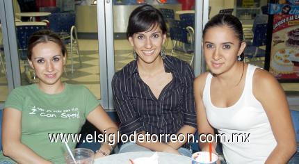 30072006
Ana Cecilia Corona, Rosa María Corona y Ana Laura García.