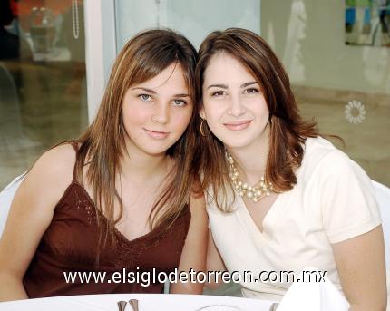 30072006 
Ana María Graham y Ana Cuevas Giacomán.