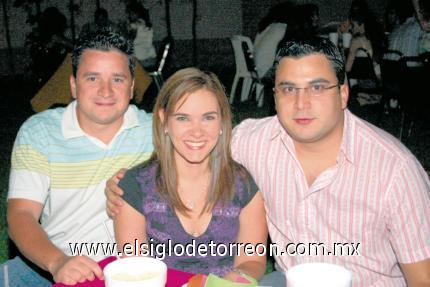 30072006 
Eduardo Villalobos, Marthy Dávila y Alberto Villalobos.