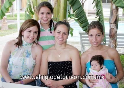 30072006 
Claudia Pereda, Zuriñe Ibarreche de Soto, Ana Patricia Pereda, María Fernanda Valdez y Camila Pereda Jaldón.