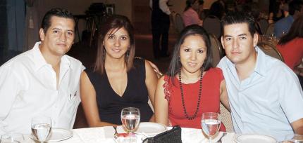 30072006 
Horacio Niño, Lizbeth Gallardo, Ana I. López y Sergio Niño.