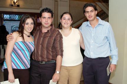 30072006 José Ángel Pérez, Kalyope Rodríguez y Anjie Jaik.