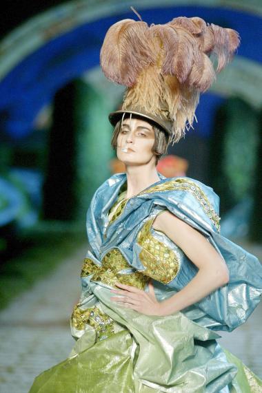 Esta vez no recorrió su pasarela de principio a fin, como gusta hacer tras cada desfile