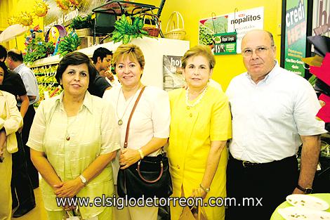 Claudia Martínez, Lucy Lavín, Martha A. de Pérez y Javier Pérez Aguilera.