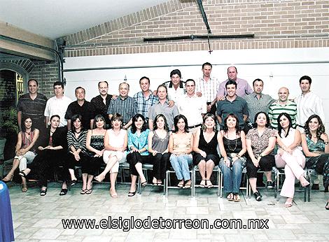 AMIGOS DE SIEMPRE CONVIVEN
Fernando y Marichuy Campa, Carlos y Leonor Dueñes, Alejandro y Paty Toraño, Bato y Claudia Gutiérrez, Fernando y Lucía Carrillo, Fernando y Cristina Gallegos, José y Vivir Revuelta, Irineo y Lucy García, Mauricio y Maribel Treviño, Eduardo y Gaby Pavón, Carlos y Gaby Santos, Jaime y Gene Murra, José Abel y Aracel Casale, Luis García, Sirahuen Sada y Victoria de la Torre.