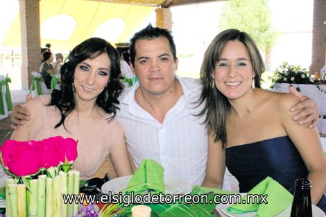 Rina Elizalde Tinoco, José Luis Mendiola y Paty Ruíz.