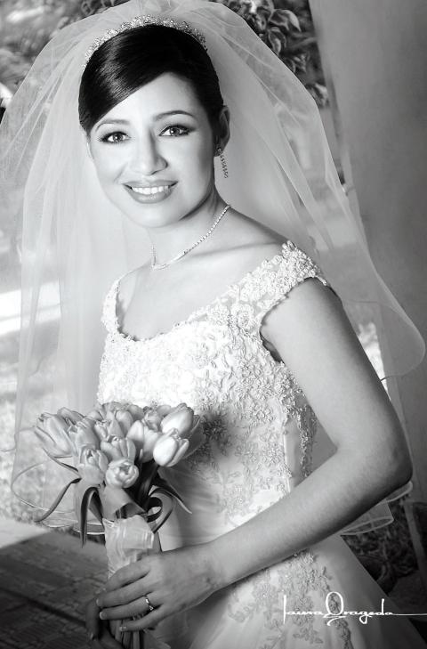C.P. Ana Obdulia Sánchez Aragón, el día de su enlace matrimonial con el C.P. Rubén Darío Muñoz Rodríguez.


Estudio: Laura Grageda.