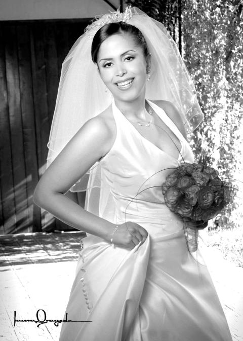 Ing. Ana Rotcéh Urbina, el día de su boda con el Ing. Carlos Santibáñez Valdez. 


Estudio: Laura Grageda.