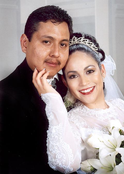 Ing. Carlos Augusto Rivera Valenzuela e Ing. María Constanza Segura Ornelas contrajeron matrimonio en la parroquia de Santa María de Guadalupe, el pasado 22 de abril.