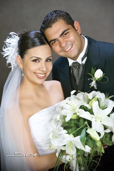 Lic. Juan Carlos Gómez Flores y Lic. Amy Reyes Pámanes recibieron la bendición nupcial el pasado tres de junio.


Estudio: Sosa.