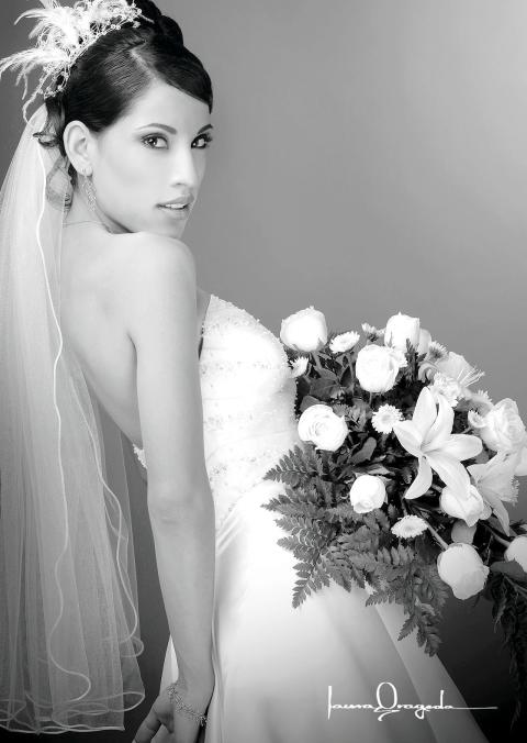 Srita. Jazir Quiroz Casillas, el día de su enlane nupcial con el Ing. José Ángel Lozano Zapata.


Estudio: Laura Grageda.