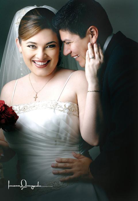 Sr. Luis Fernando Castro Moya y Srita. Rosalinda Jiménez Ayup contrajeron matrimonio el pasado 13 de mayo.


Estudio: Laura Grageda.