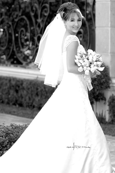 Srita. Natalia Hinojosa Villar el día de su enlace nupcial con el Sr. Ángel Eduardo Corres Arratia.


Estudio: Maqueda.