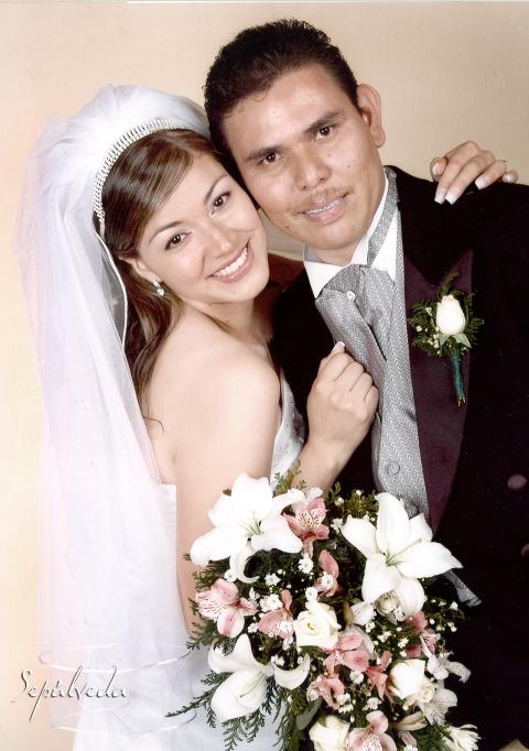 Lic. Raymundo González de la Paz y Srita. Verónica Ruvalcaba Muro contrajeron matrimonio el pasado 22 de abril en el Centro Cristiano Pacto de Gracia.



Estudio: Sepúlveda.