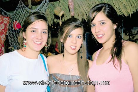 Laura Martínez, Brenda Casale y Anet Ayup.