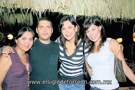 Paty Lícera, Diego Rodríguez, Sofía Corrales y Sarahí Fahur.