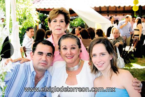Ramón Helguera, Sonia de Garrido, Lizette de Helguera y Marusa de Díaz.